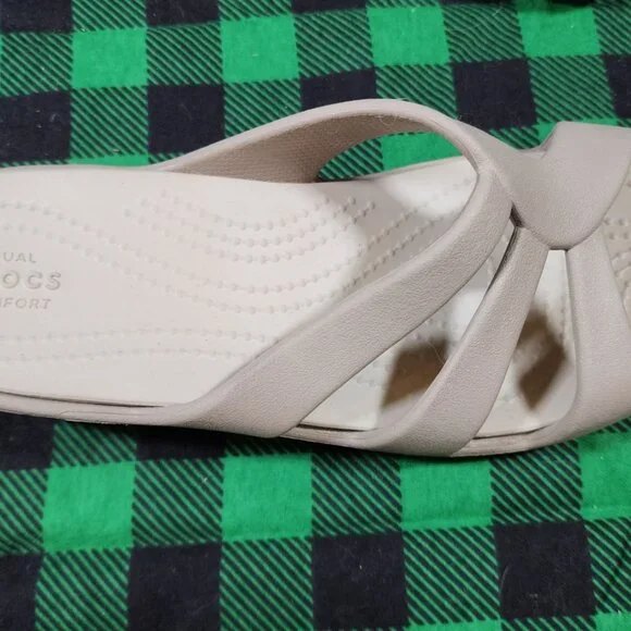 Crocs - Women's Sanrah Strappy Wedge - Womens US 7 - Picture 2 of 3